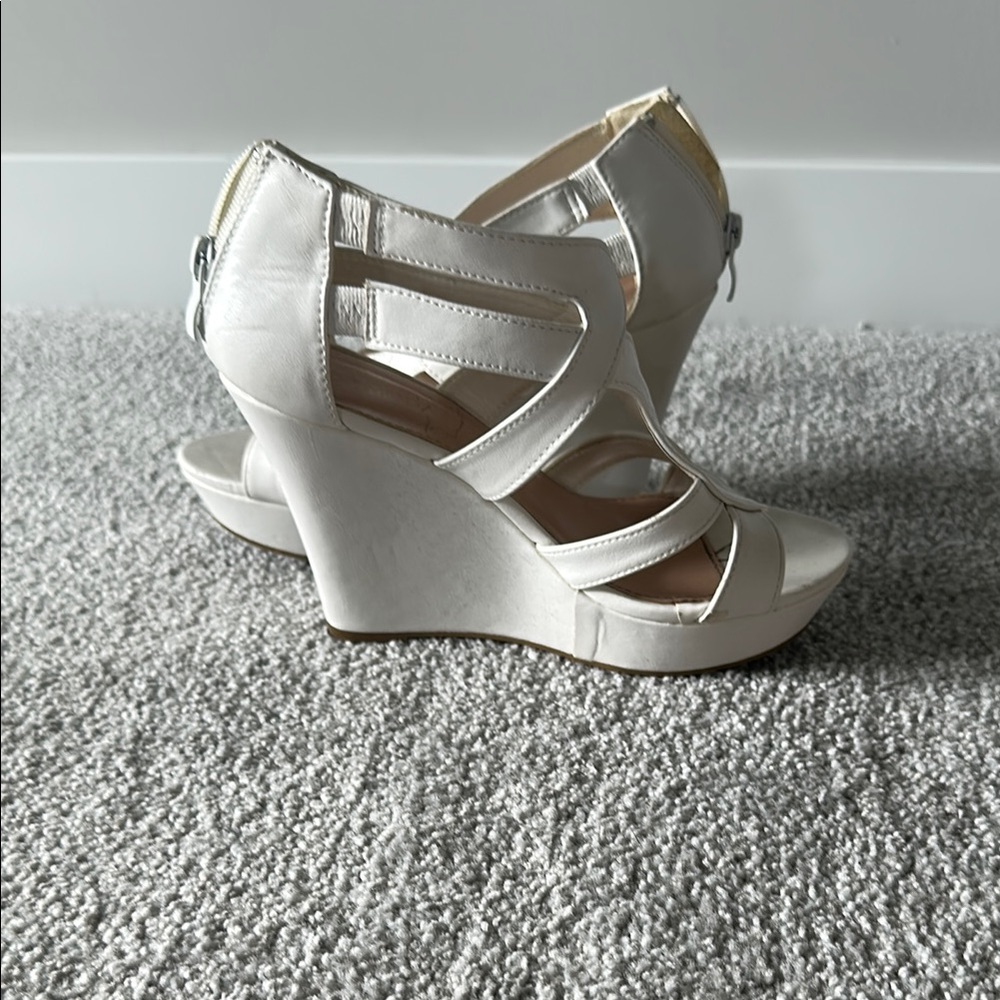 TOP Moda White Wedge Sandals with Strappy Design
